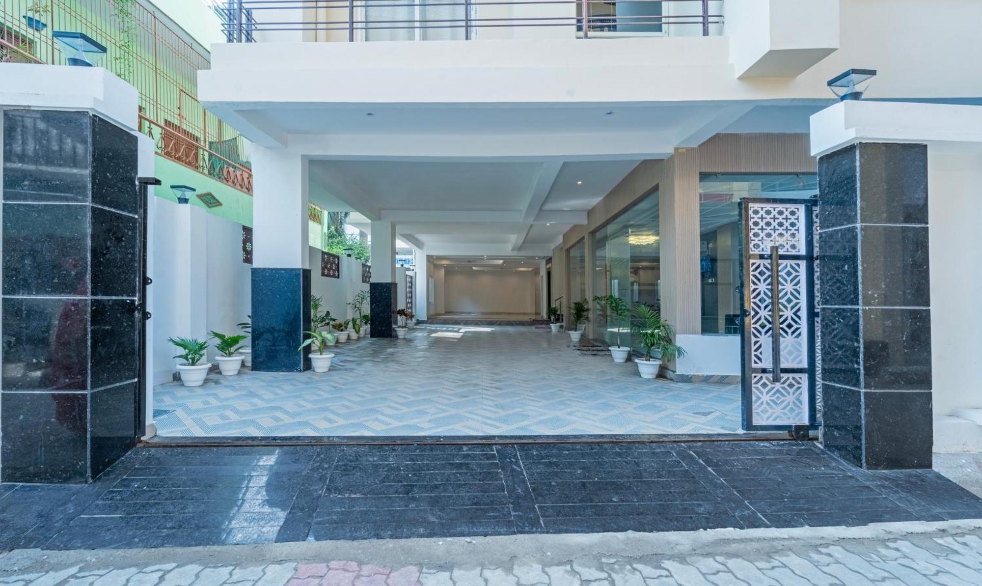 Treebo Raj Palace Варанаси Екстериор снимка