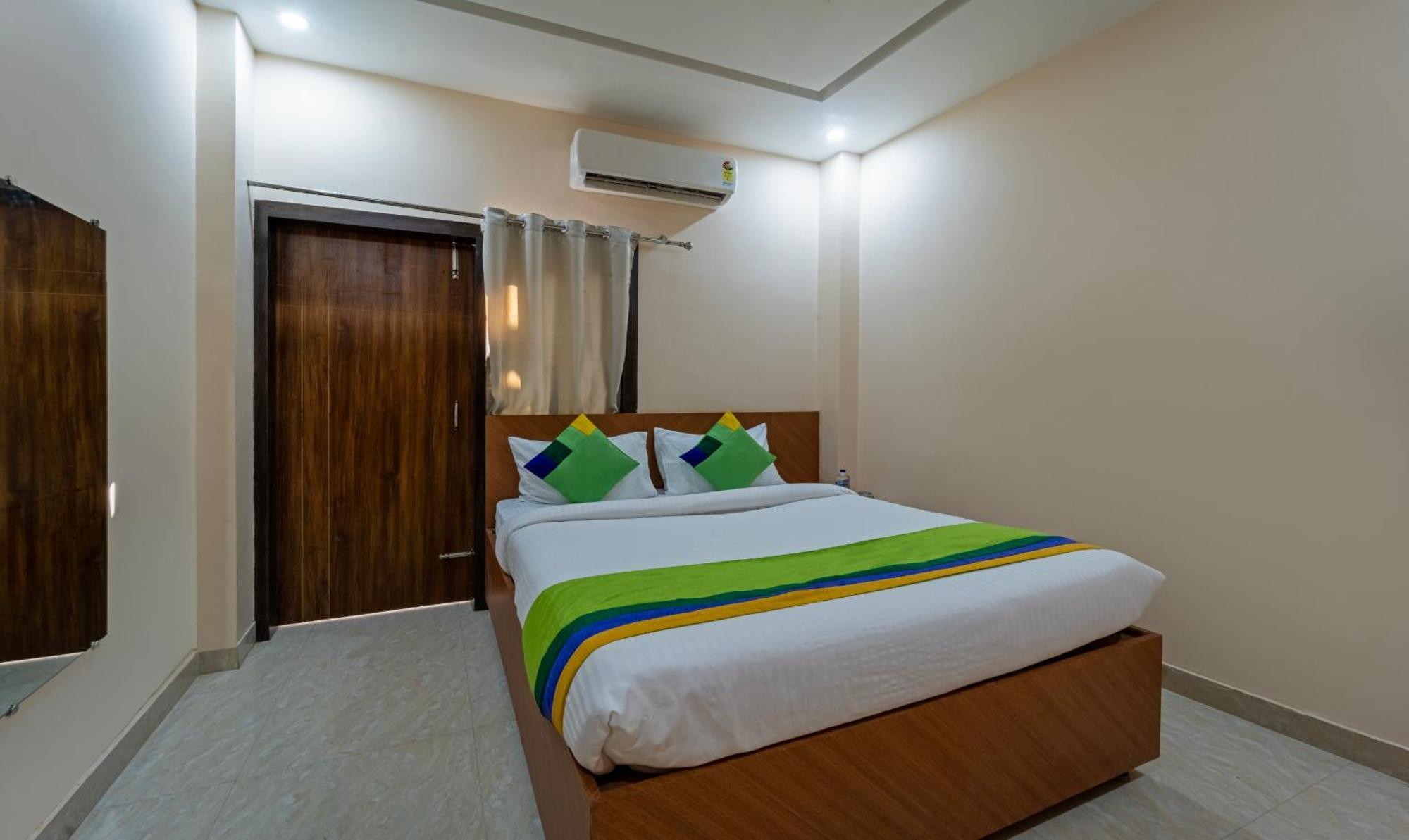 Treebo Raj Palace Варанаси Екстериор снимка