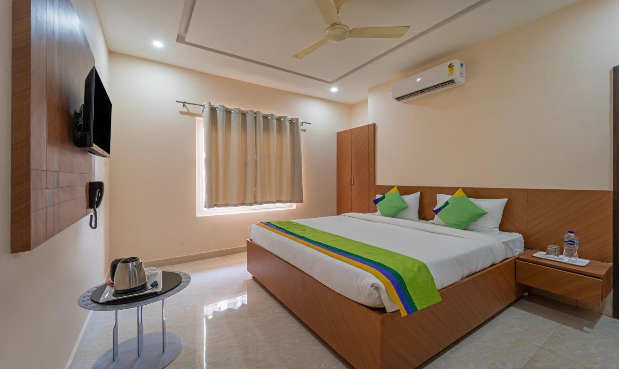 Treebo Raj Palace Варанаси Екстериор снимка